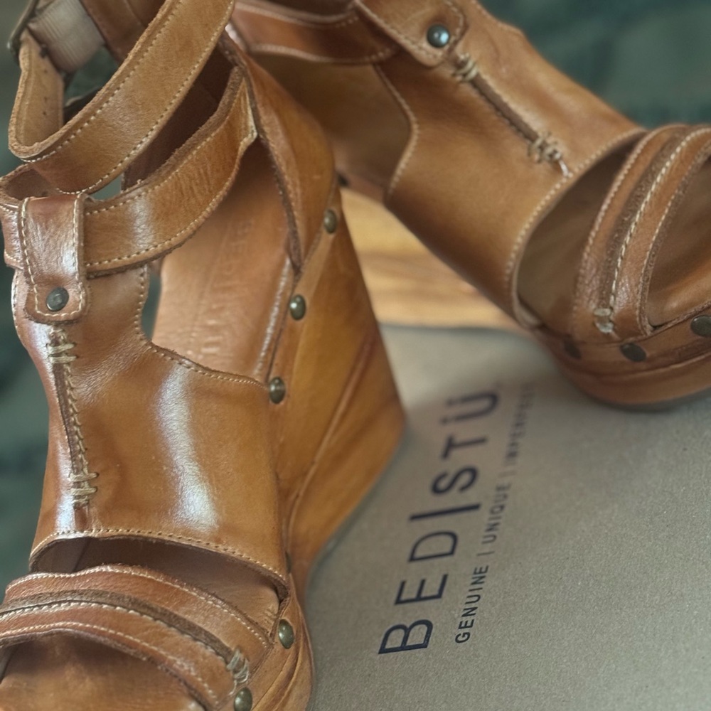 BED|STU Women's Brown Leather Wedge Sandals